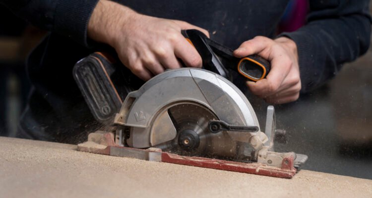 Electric vs. Manual Saw Machines