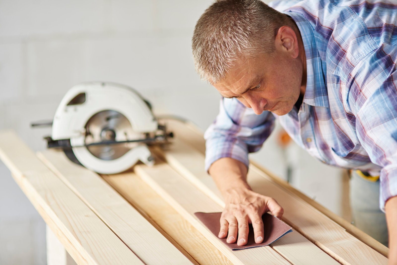 How to Polish a Table Saw Top Without Scratching It