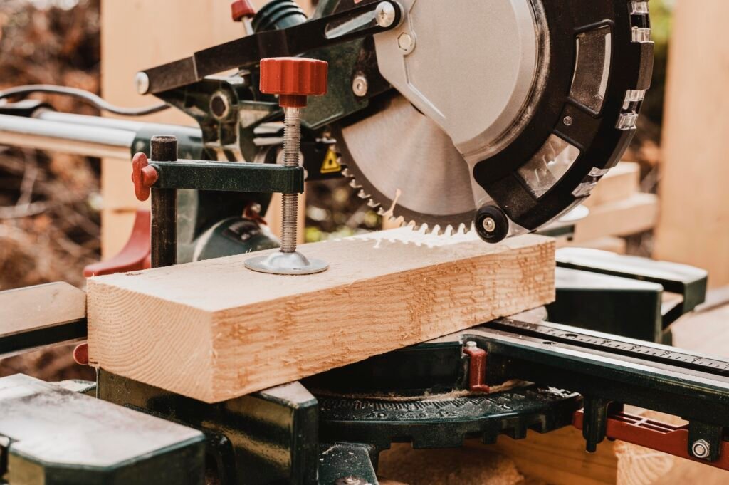 Steps to Start a Wood Cutter Machine