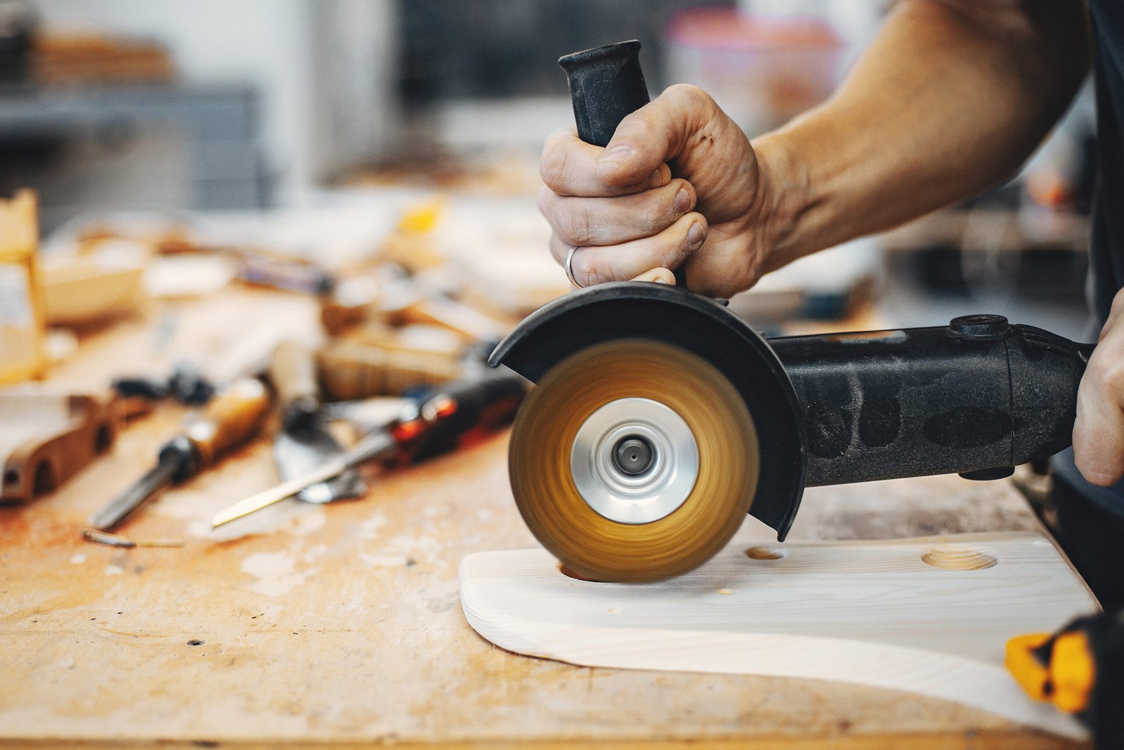 Electric vs Manual Circular Saw Blade Sharpeners
